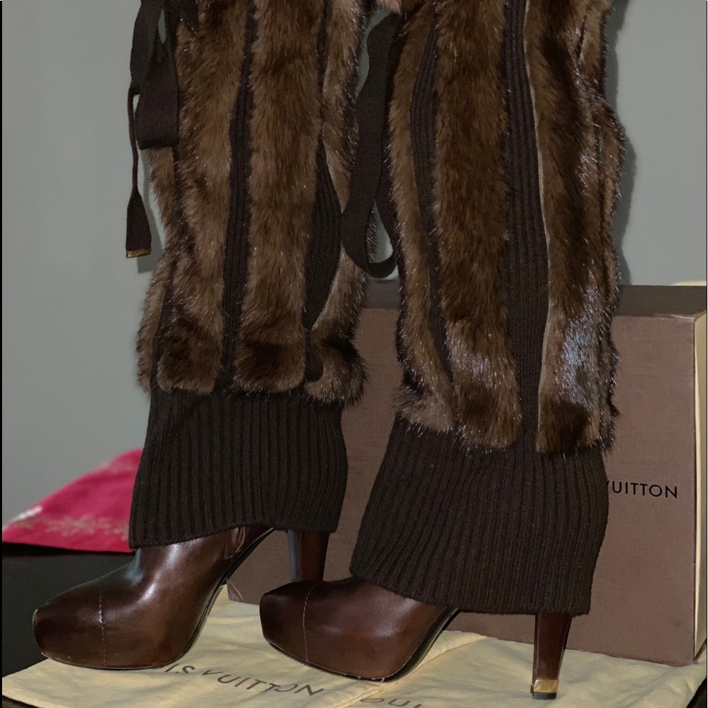 Louis Vuitton sz 6.5 boots with fur